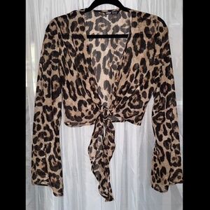 Cropped shirt with front tie